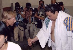 Navratilova watches sumo matches